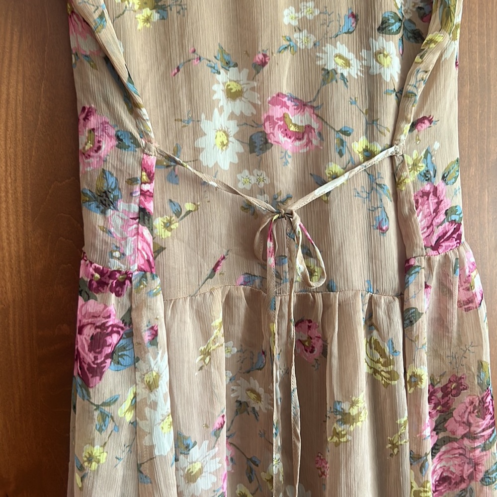 AMERICAN RAG chiffon over-lay dress.  Size S.  Pretty neutral beige with florals - Picture 7 of 8